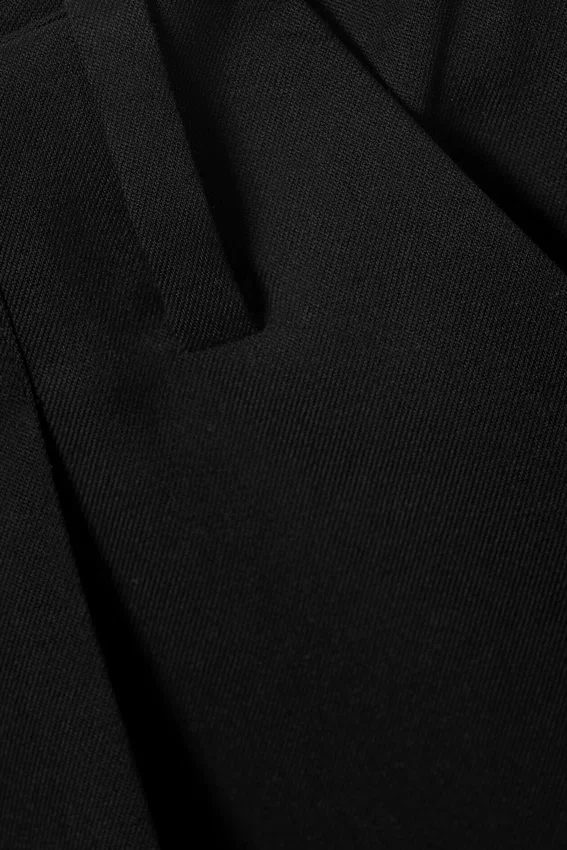 Pantalones cortos de traje holgados de talle bajo y largo tres cuartos – Negro Pantalones cortos de traje holgados de talle bajo y largo tres cuartos – Negro