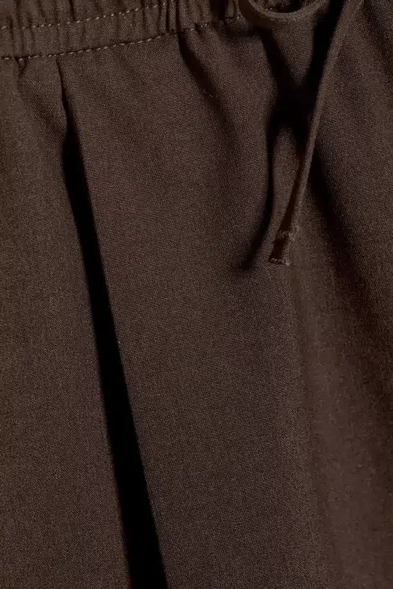 Pantalones cortos de traje holgados de talle medio – Marrón oscuro Pantalones cortos de traje holgados de talle medio – Marrón oscuro