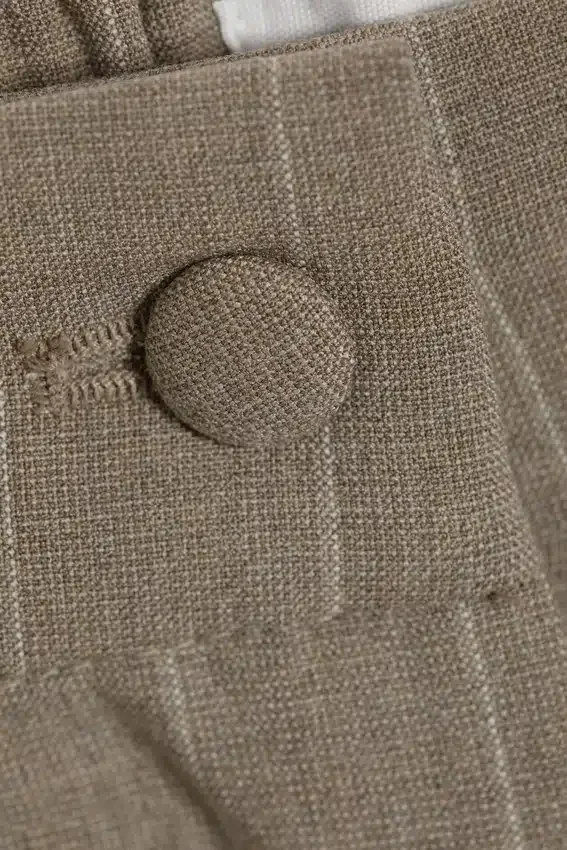Pantalones cortos de traje mini con pliegues de corte holgado – Beige a rayas Pantalones cortos de traje mini con pliegues de corte holgado – Beige a rayas