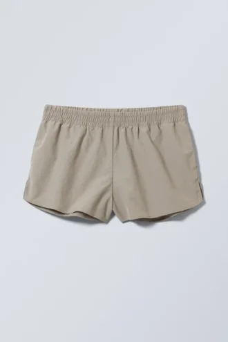 Pantalones cortos deportivos de nailon – Beige