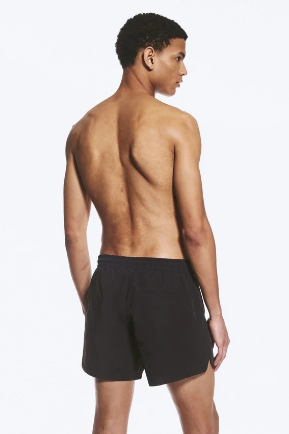 Pantalones cortos estructurados a media pierna – Negro Pantalones cortos estructurados a media pierna – Negro