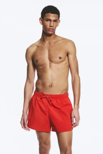 Pantalones cortos estructurados a media pierna – Rojo