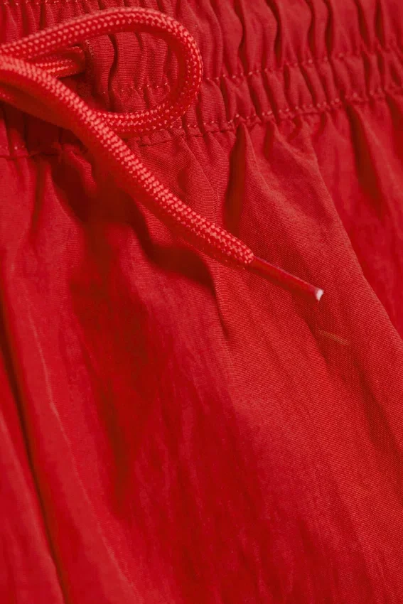 Pantalones cortos estructurados a media pierna – Rojo Pantalones cortos estructurados a media pierna – Rojo