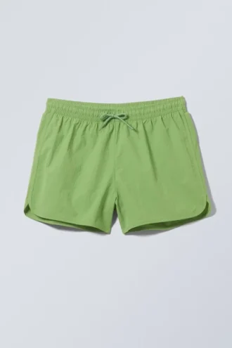 Pantalones cortos estructurados a media pierna – Verde brillante