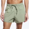 Pantalones cortos estructurados a media pierna – Verde caqui claro apagado Pantalones cortos estructurados a media pierna – Verde caqui claro apagado