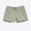 Pantalones cortos estructurados a media pierna – Verde caqui claro apagado Pantalones cortos estructurados a media pierna – Verde caqui claro apagado