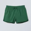 Pantalones cortos estructurados a media pierna – Verde oscuro Pantalones cortos estructurados a media pierna – Verde oscuro