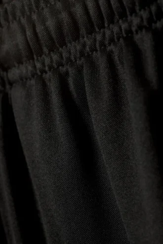 Pantalones cortos holgados con bloques de color – Negro