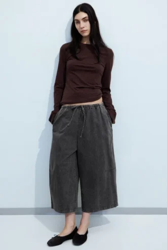 Pantalones cortos holgados de talle bajo – Gris oscuro