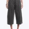 Pantalones cortos holgados de talle bajo – Gris oscuro Pantalones cortos holgados de talle bajo – Gris oscuro