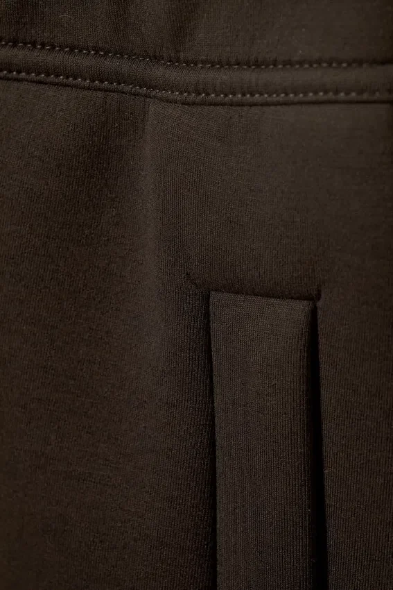 Pantalones cortos holgados de tejido scuba – Marrón oscuro Pantalones cortos holgados de tejido scuba – Marrón oscuro