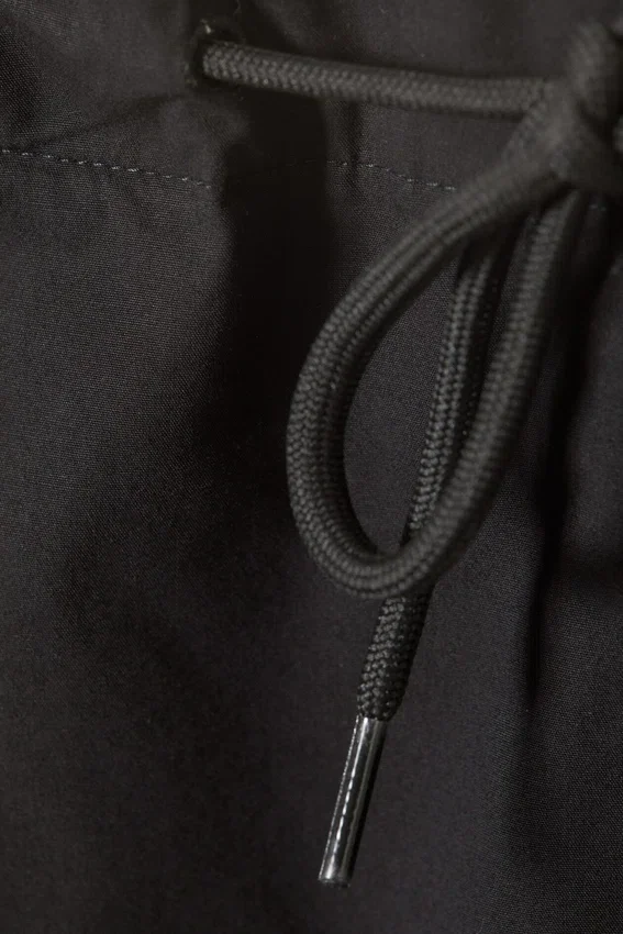 Pantalones cortos holgados tipo paracaídas – Negro Pantalones cortos holgados tipo paracaídas – Negro