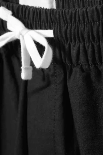 Pantalones cortos Olsen de corte regular – Negro Pantalones cortos Olsen de corte regular – Negro