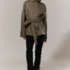 Pantalones cortos oversize con cuello de embudo – Gris polvoriento