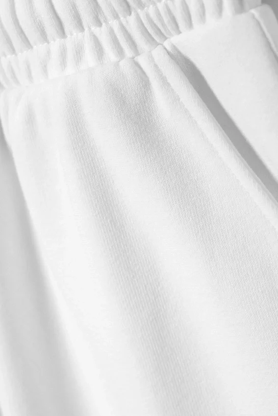 Pantalones cortos oversize de felpa hasta la rodilla – Blanco Pantalones cortos oversize de felpa hasta la rodilla – Blanco
