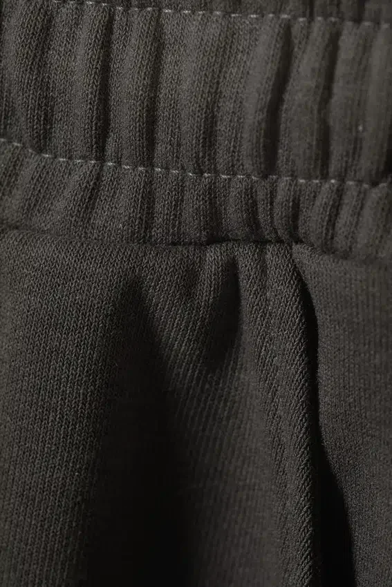 Pantalones cortos oversize de felpa hasta la rodilla – Gris oscuro Pantalones cortos oversize de felpa hasta la rodilla – Gris oscuro