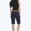 Pantalones cortos vaqueros Atom de talle bajo y largo hasta la rodilla – Blue Rinse – Azul oscuro Pantalones cortos vaqueros Atom de talle bajo y largo hasta la rodilla – Blue Rinse – Azul oscuro