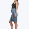 Pantalones cortos vaqueros de talle alto y pierna ancha Curve – Blue Horses – Azul medio Pantalones cortos vaqueros de talle alto y pierna ancha Curve – Blue Horses – Azul medio