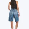Pantalones cortos vaqueros de talle alto y pierna ancha Curve – Blue Horses – Azul medio Pantalones cortos vaqueros de talle alto y pierna ancha Curve – Blue Horses – Azul medio