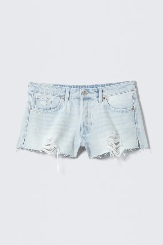 Pantalones cortos vaqueros de talle bajo con bajo sin rematar – Azul fluido – Azul claro Pantalones cortos vaqueros de talle bajo con bajo sin rematar – Azul fluido – Azul claro