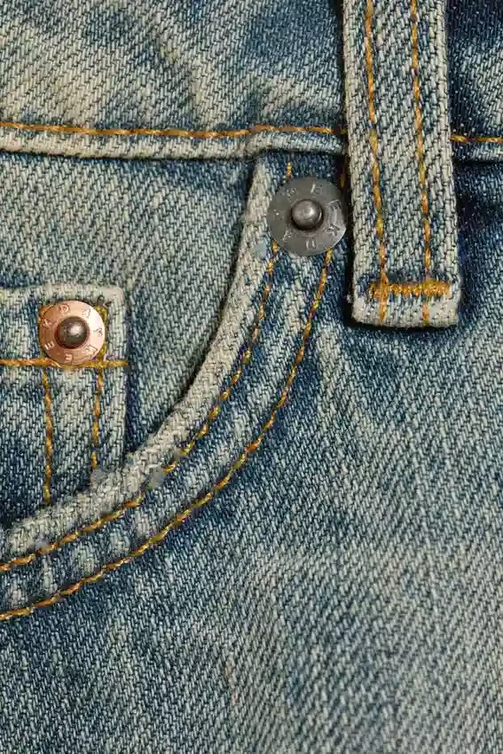 Pantalones cortos vaqueros de talle bajo con flecos Venus – Azul Arizona – Azul medio Pantalones cortos vaqueros de talle bajo con flecos Venus – Azul Arizona – Azul medio