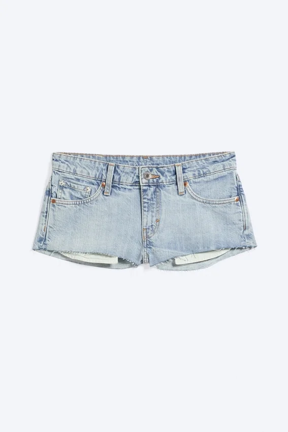 Pantalones cortos vaqueros de talle bajo con flecos Venus – Azul sueño – Azul claro Pantalones cortos vaqueros de talle bajo con flecos Venus – Azul sueño – Azul claro