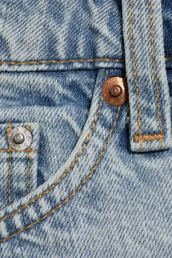 Pantalones cortos vaqueros de talle bajo con flecos Venus – Azul sueño – Azul claro Pantalones cortos vaqueros de talle bajo con flecos Venus – Azul sueño – Azul claro
