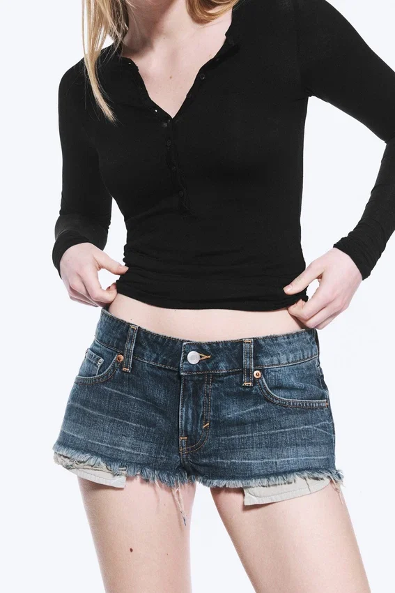 Pantalones cortos vaqueros de talle bajo con flecos Venus – Blue Hymn – Azul medio Pantalones cortos vaqueros de talle bajo con flecos Venus – Blue Hymn – Azul medio