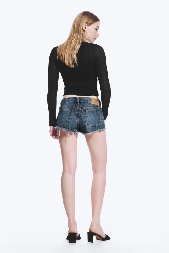 Pantalones cortos vaqueros de talle bajo con flecos Venus – Blue Hymn – Azul medio Pantalones cortos vaqueros de talle bajo con flecos Venus – Blue Hymn – Azul medio