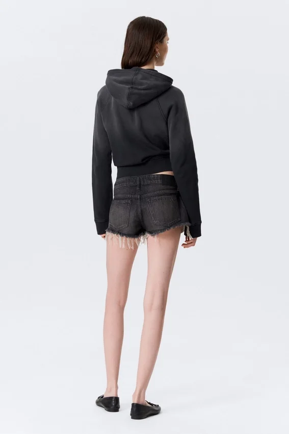 Pantalones cortos vaqueros de talle bajo con flecos Venus – Chelsea Black – Negro Pantalones cortos vaqueros de talle bajo con flecos Venus – Chelsea Black – Negro