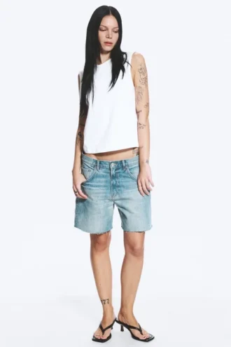 Pantalones cortos vaqueros de talle bajo y corte asimétrico – Azul costero – Azul claro