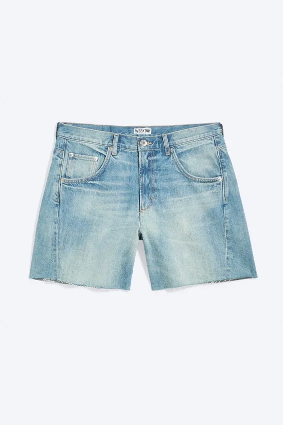 Pantalones cortos vaqueros de talle bajo y corte asimétrico – Azul costero – Azul claro Pantalones cortos vaqueros de talle bajo y corte asimétrico – Azul costero – Azul claro
