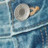 Pantalones cortos vaqueros de talle bajo y corte asimétrico – Azul costero – Azul claro Pantalones cortos vaqueros de talle bajo y corte asimétrico – Azul costero – Azul claro
