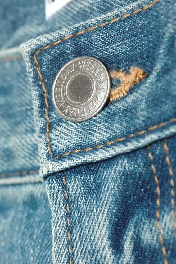 Pantalones cortos vaqueros de talle bajo y corte asimétrico – Azul costero – Azul claro Pantalones cortos vaqueros de talle bajo y corte asimétrico – Azul costero – Azul claro