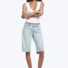 Pantalones cortos vaqueros de talle bajo y largo hasta la rodilla Atom – Azul Dream – Azul claro Pantalones cortos vaqueros de talle bajo y largo hasta la rodilla Atom – Azul Dream – Azul claro