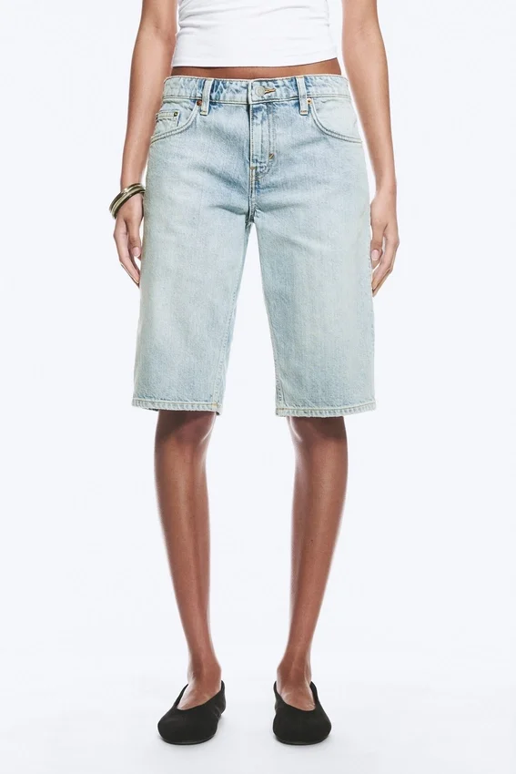 Pantalones cortos vaqueros de talle bajo y largo hasta la rodilla Atom – Azul Dream – Azul claro Pantalones cortos vaqueros de talle bajo y largo hasta la rodilla Atom – Azul Dream – Azul claro