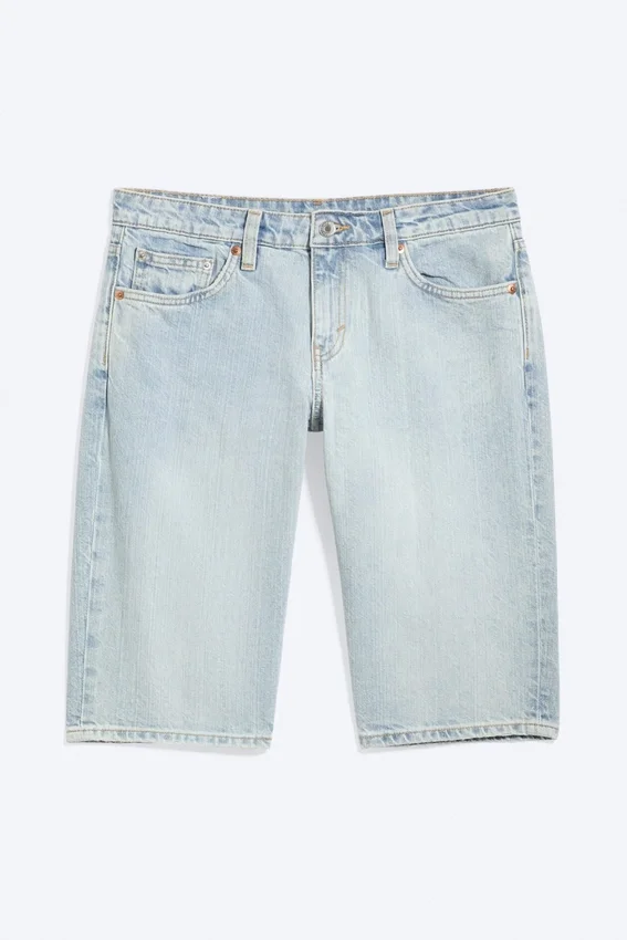 Pantalones cortos vaqueros de talle bajo y largo hasta la rodilla Atom – Azul Dream – Azul claro Pantalones cortos vaqueros de talle bajo y largo hasta la rodilla Atom – Azul Dream – Azul claro