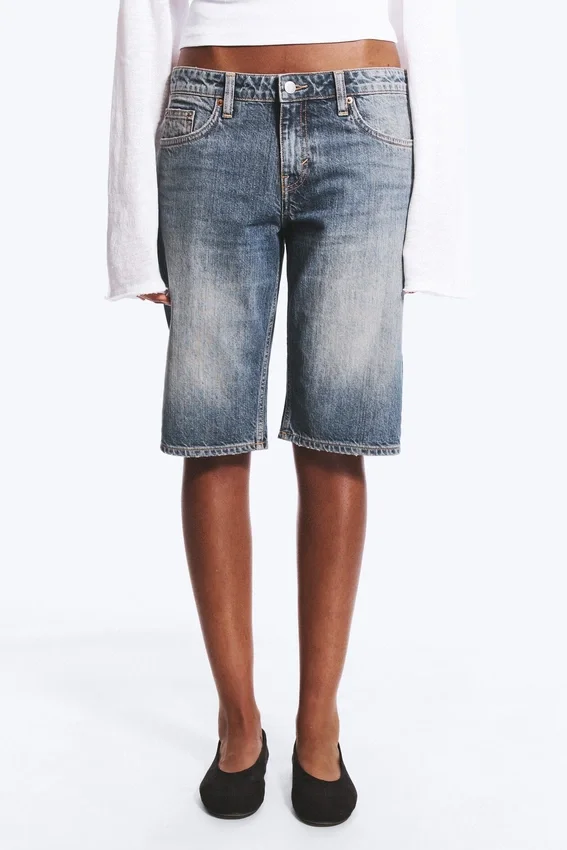 Pantalones cortos vaqueros de talle bajo y largo hasta la rodilla Atom – Azul Redondo – Azul medio Pantalones cortos vaqueros de talle bajo y largo hasta la rodilla Atom – Azul Redondo – Azul medio