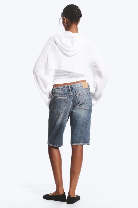 Pantalones cortos vaqueros de talle bajo y largo hasta la rodilla Atom – Azul Redondo – Azul medio Pantalones cortos vaqueros de talle bajo y largo hasta la rodilla Atom – Azul Redondo – Azul medio