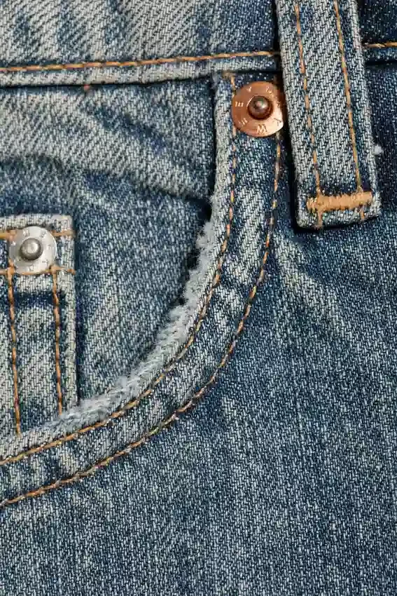 Pantalones cortos vaqueros de talle bajo y largo hasta la rodilla Atom – Azul Redondo – Azul medio Pantalones cortos vaqueros de talle bajo y largo hasta la rodilla Atom – Azul Redondo – Azul medio