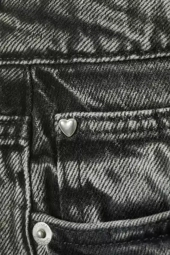 Pantalones cortos vaqueros de talle bajo y pierna ancha Imoo – Haunted Black – Negro Pantalones cortos vaqueros de talle bajo y pierna ancha Imoo – Haunted Black – Negro