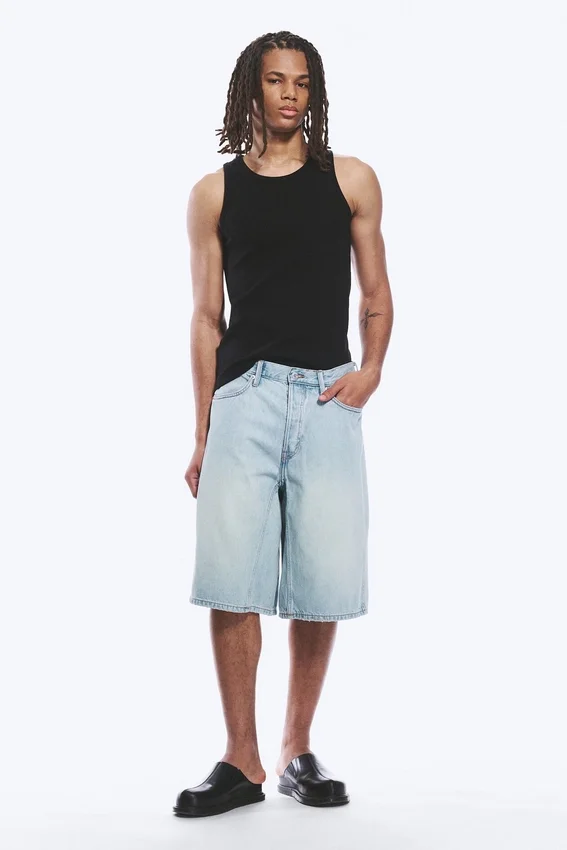 Pantalones cortos vaqueros de talle medio, holgados y con pinzas – Dream Blue – Azul claro Pantalones cortos vaqueros de talle medio, holgados y con pinzas – Dream Blue – Azul claro
