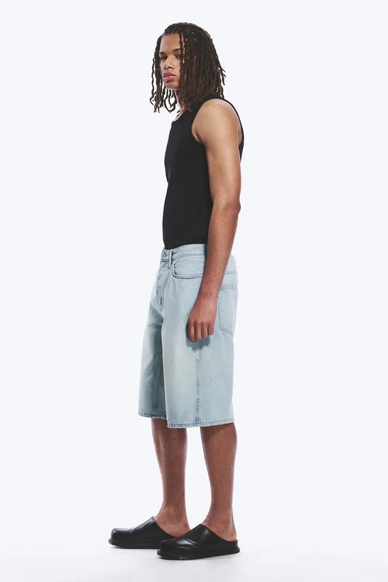 Pantalones cortos vaqueros de talle medio, holgados y con pinzas – Dream Blue – Azul claro Pantalones cortos vaqueros de talle medio, holgados y con pinzas – Dream Blue – Azul claro