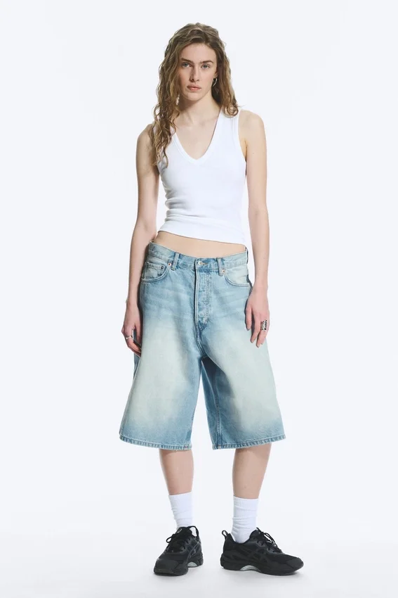 Pantalones cortos vaqueros holgados de talle medio Astro Loose Baggy – Azul Kimberley – Azul claro Pantalones cortos vaqueros holgados de talle medio Astro Loose Baggy – Azul Kimberley – Azul claro