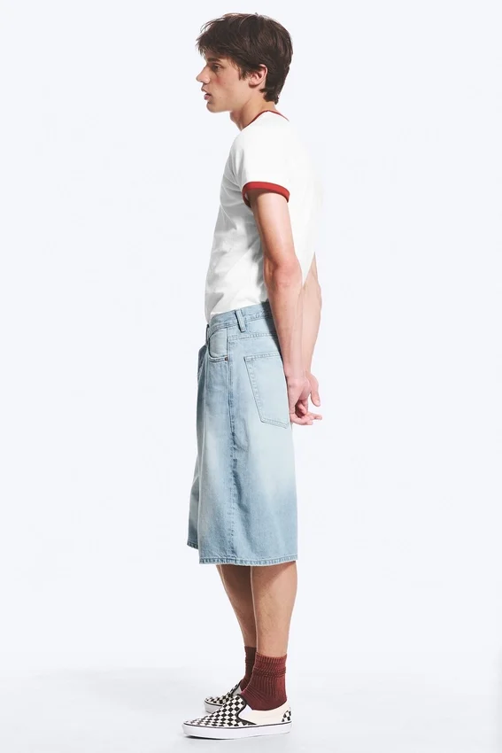 Pantalones cortos vaqueros holgados de talle medio Astro Loose Baggy – Azul Kimberley – Azul claro Pantalones cortos vaqueros holgados de talle medio Astro Loose Baggy – Azul Kimberley – Azul claro