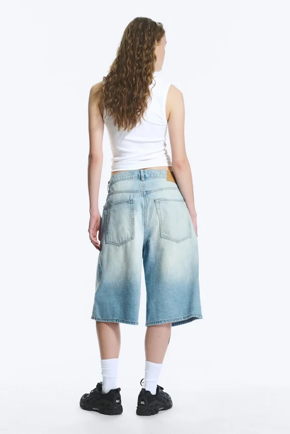 Pantalones cortos vaqueros holgados de talle medio Astro Loose Baggy – Azul Kimberley – Azul claro Pantalones cortos vaqueros holgados de talle medio Astro Loose Baggy – Azul Kimberley – Azul claro