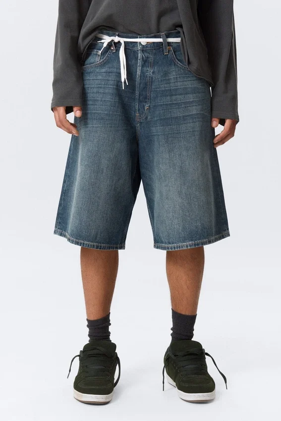 Pantalones cortos vaqueros holgados de talle medio Astro Loose Baggy – Blue Hymn – Azul medio Pantalones cortos vaqueros holgados de talle medio Astro Loose Baggy – Blue Hymn – Azul medio
