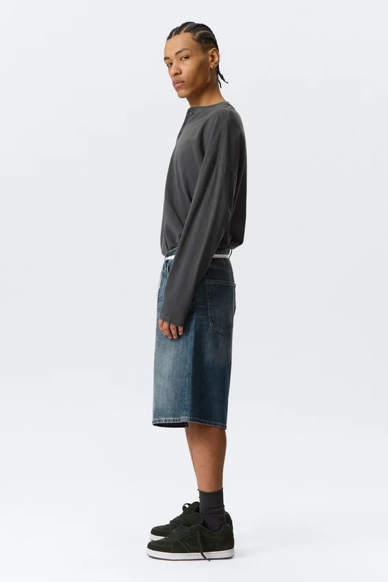 Pantalones cortos vaqueros holgados de talle medio Astro Loose Baggy – Blue Hymn – Azul medio Pantalones cortos vaqueros holgados de talle medio Astro Loose Baggy – Blue Hymn – Azul medio