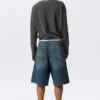 Pantalones cortos vaqueros holgados de talle medio Astro Loose Baggy – Blue Hymn – Azul medio Pantalones cortos vaqueros holgados de talle medio Astro Loose Baggy – Blue Hymn – Azul medio