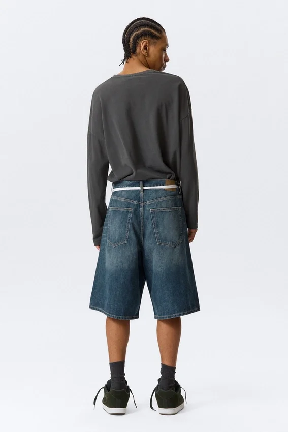 Pantalones cortos vaqueros holgados de talle medio Astro Loose Baggy – Blue Hymn – Azul medio Pantalones cortos vaqueros holgados de talle medio Astro Loose Baggy – Blue Hymn – Azul medio
